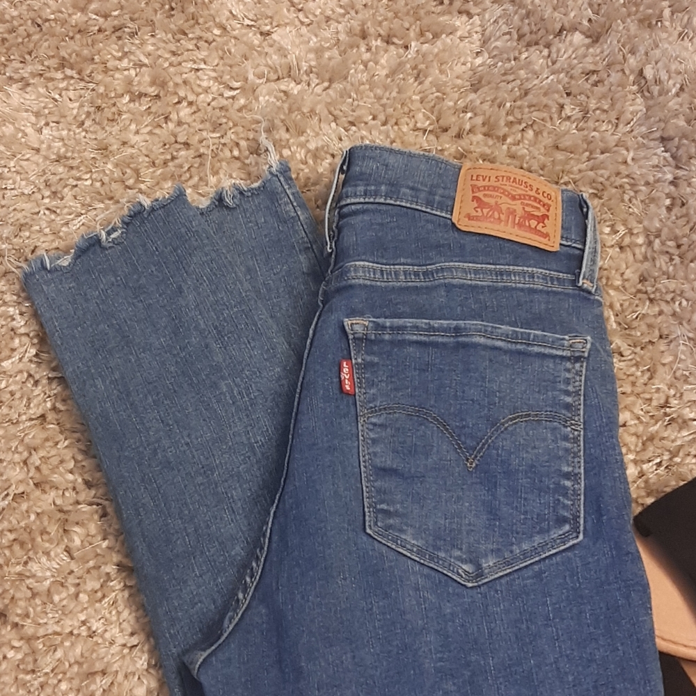 Levi's - Picture 4 of 5